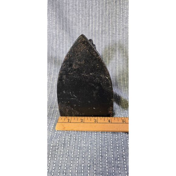 Vintage NO. 7 Sad Iron - Picture 9 of 9